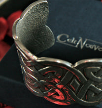 Load image into Gallery viewer, Front and back detail close up