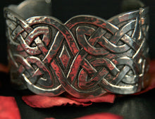 Load image into Gallery viewer, Front detail close up